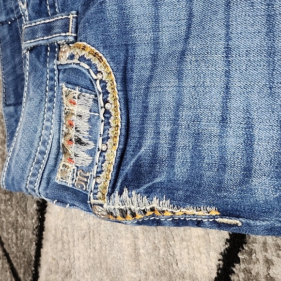 MISS ME EMBROIDERED GOLD SEQUINS FAUX-FLAP POCKETS RHINESTONES CUFFED CAPRI JEAN - Picture 7 of 16